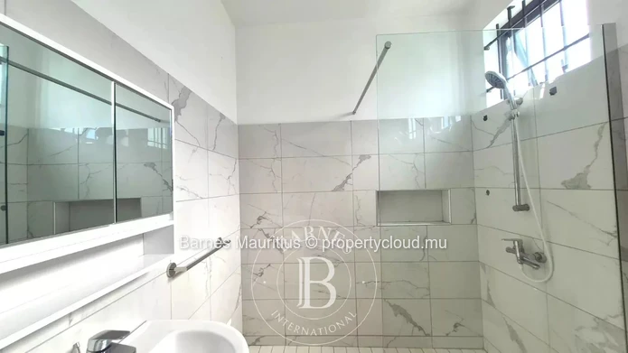 PEREYBERE - Luxury 4-Bedroom Villa with Pool