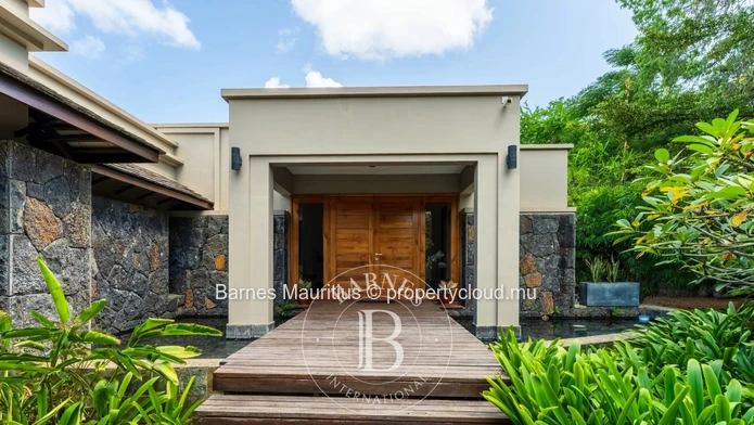 BLACK RIVER – Architect-Designed Villa – 4 Bedrooms