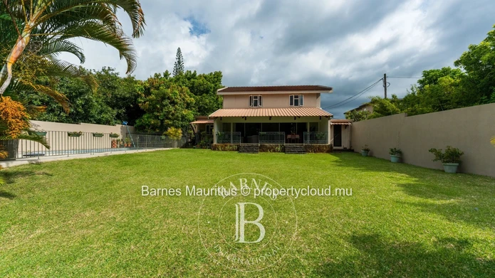 MOKA - Large Family House with Pool for Sale - 6 Bedrooms