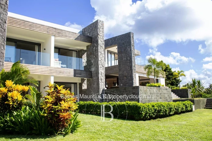 AZURI RESORT– Riverside Villa with Private Pontoon – 5 Bedrooms