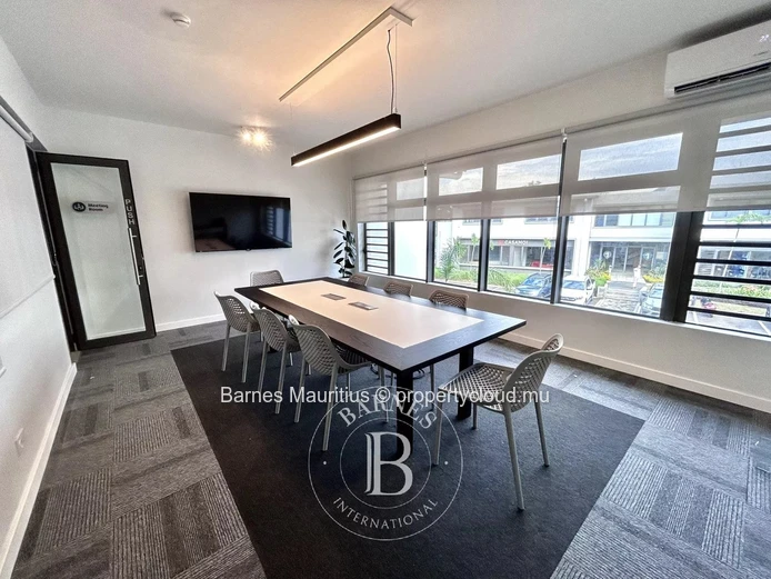 CALEBASSES - New office space - 242 m²