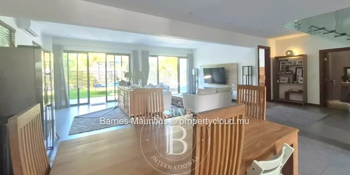 GRAND BAIE - Spacious modern villa with pool - 3 bedroom