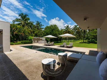5 Bedroom Villa