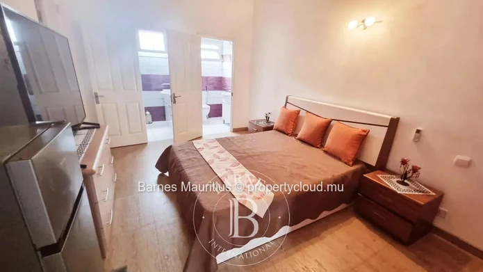 FLIC EN FLAC - Family Home in Two Parts - 7 Bedrooms