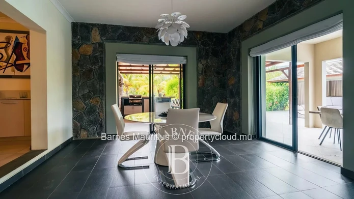 RIVIERE NOIRE - Serene villa with swimming pool - 4 bedrooms