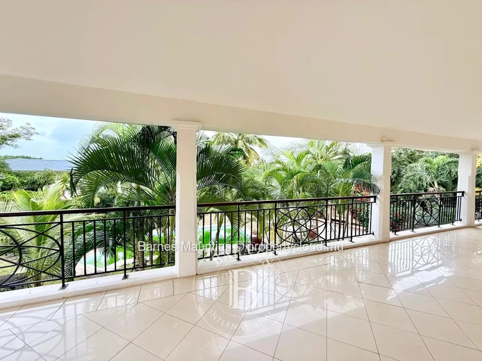 TAMARIN - Spacious Villa To Renovate - 5 Bedrooms