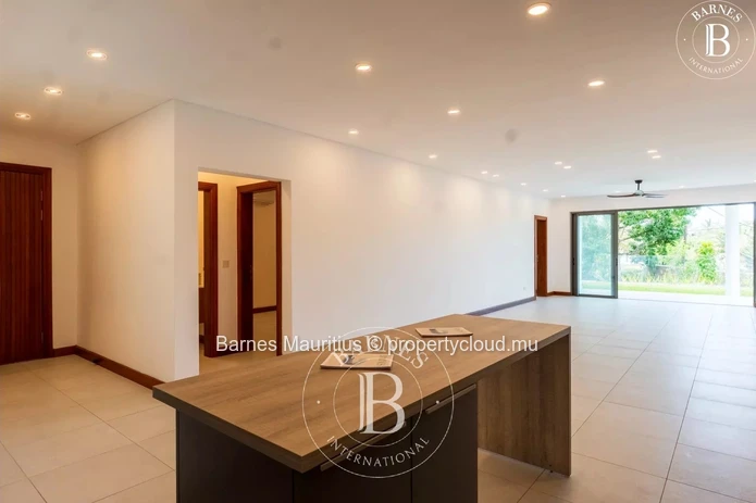 POINTE AUX CANONNIERS - Ground Floor Apartment - 3 Bedrooms