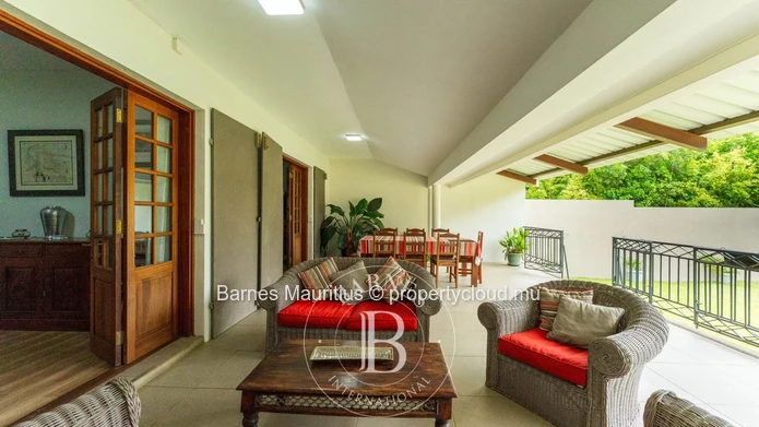 MOKA - Large Family House with Pool for Sale - 6 Bedrooms