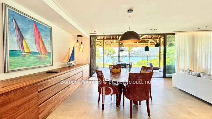 BLACK RIVER – Seafront Villa – 3 Bedrooms