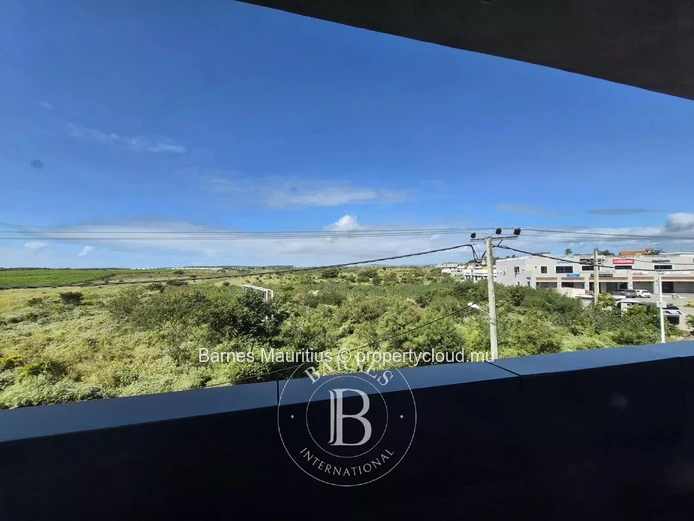 GRAND BAIE - Bright open-plan office - 70 m² - France