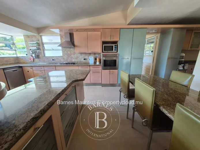 CUREPIPE - Family Home - 4 Bedrooms + Studio