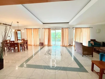 5 Bedroom Villa