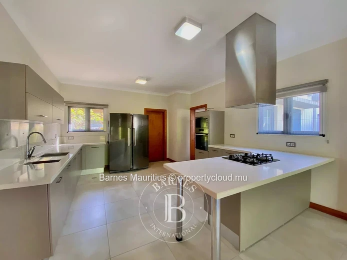 RIVIERE NOIRE - 2 Villas with mountain view - 6 bedrooms