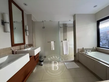 5 Bedroom Villa