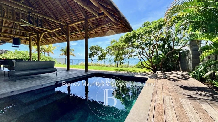 BLACK RIVER – Seafront Villa – 3 Bedrooms