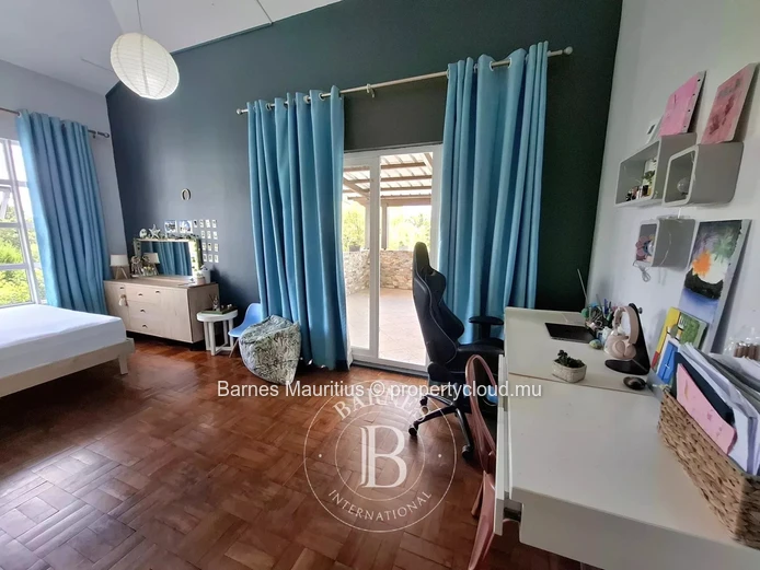 FLORÉAL – Spacious family home with indoor pool – 6 bedrooms