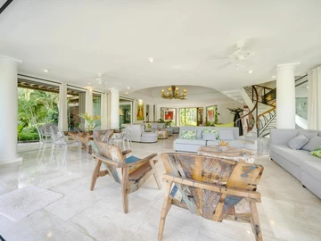 8 Bedroom Villa