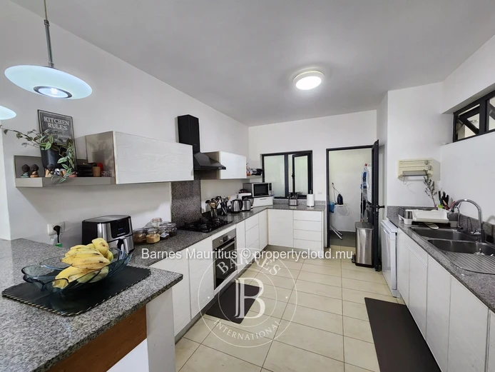 PHOENIX - Beautiful Modern Apartment for Sale - 3 Bedrooms