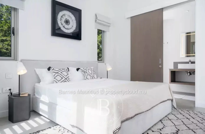 PEREYBÈRE - Brand New 3-Bedroom Beachfront Apartment