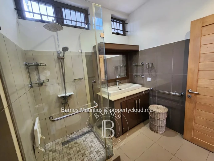 BEAU BASSIN - Beautiful Family Home - 4 Bedrooms