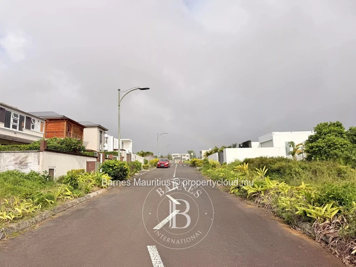 HIGHLANDS – Beautiful Plot of Land for Sale – 627 m² (165 Toises)