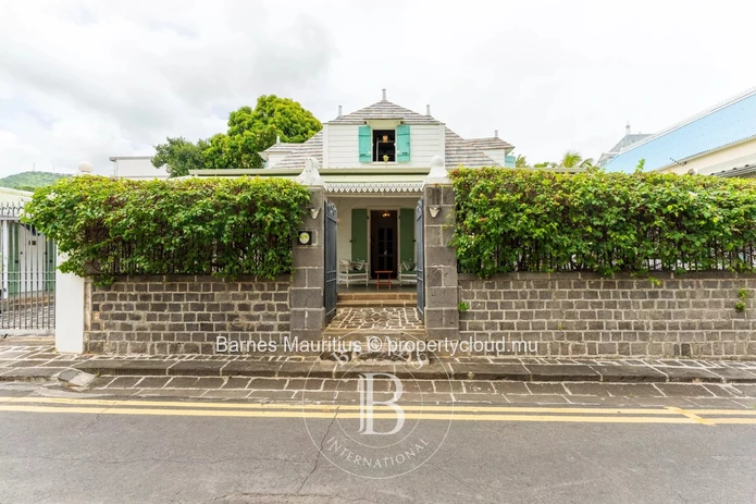 PORT LOUIS - Charming Colonial House for Sale - 278 sqm