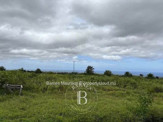 BOIS CHÉRI - Residential land on a golf estate - 1646 m²