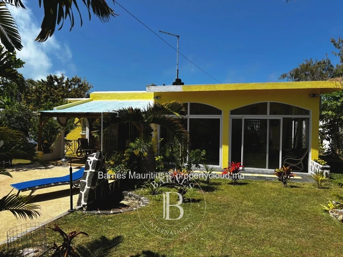 BLUE BAY - Villa with Swimming Pool - 3 Bedrooms