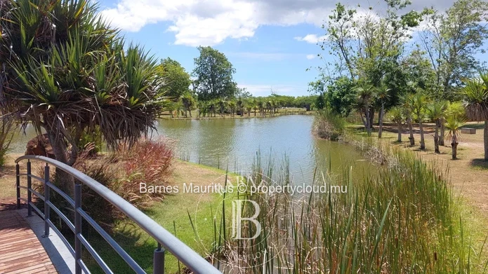 ROYAL PARK ESTATE – Terrain Résidentiel d’Exception à Vendre – 1 054 m²