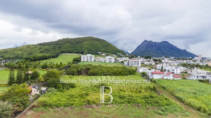 PHOENIX / SODNAC  -  Large residential plot of land  for sale  -  4220,77 sqm