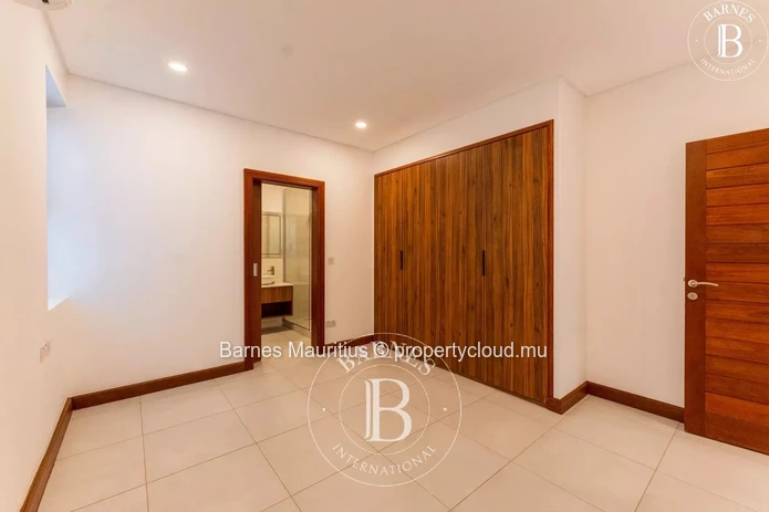 POINTE AUX CANONNIERS - Ground Floor Apartment - 3 Bedrooms