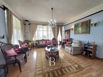 10 Bedroom House
