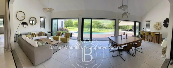 PETITE RIVIÈRE NOIRE – Single-storey villa nestled in nature – 4 bedrooms