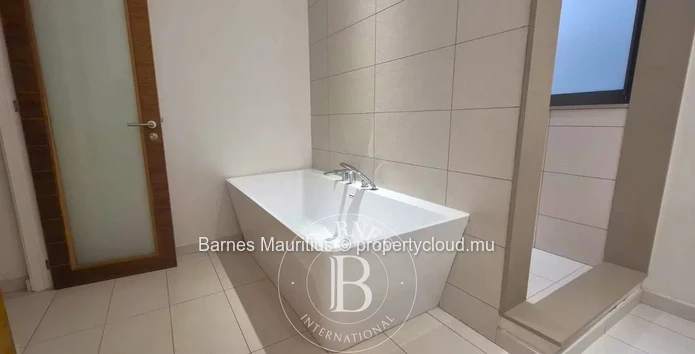 PEREYBERE - Luxury Contemporary Apartment - 3 Bedrooms