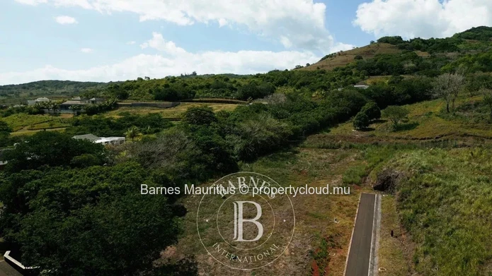 BEL OMBRE - Terrain à bâtir avec vue sur les montagnes - 1 475 m²