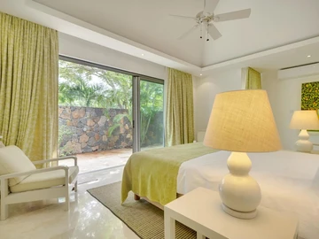 8 Bedroom Villa