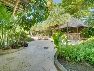 8 Bedroom Villa