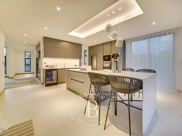 5 Bedroom Villa