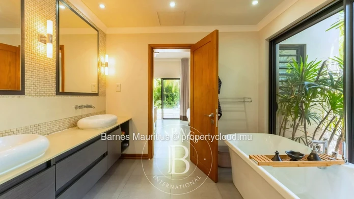 BLACK RIVER – Architect-Designed Villa – 4 Bedrooms