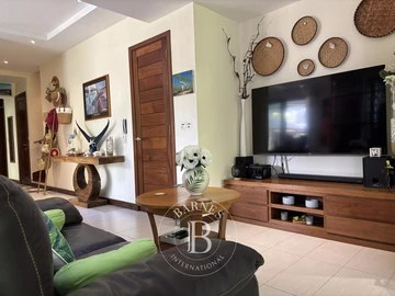 6 Bedroom House