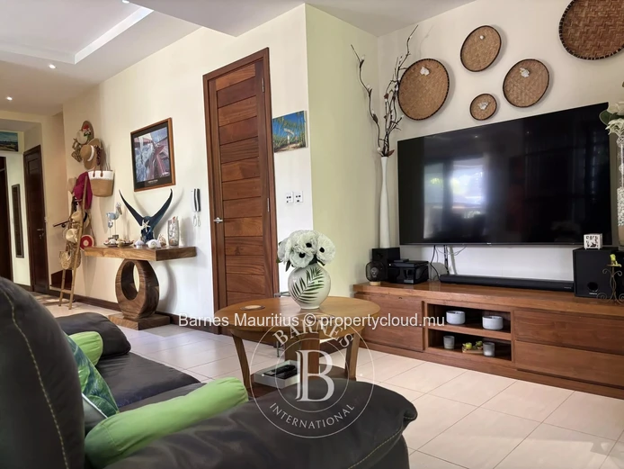 VIEUX GRAND PORT - Contemporary villa with sea access - 6 bedrooms - 788 m²