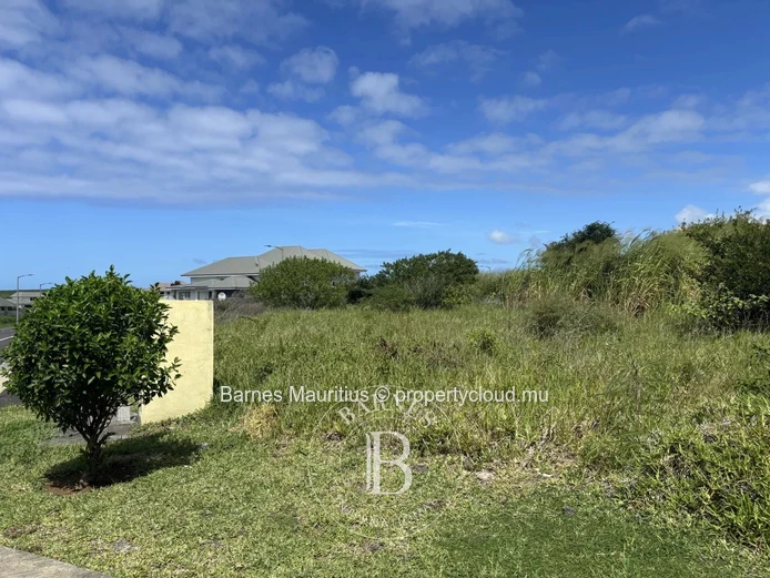 BEAU VALLON - Residential corner plot - 1057.88 m²