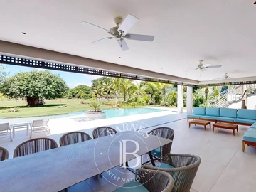 5 Bedroom Villa