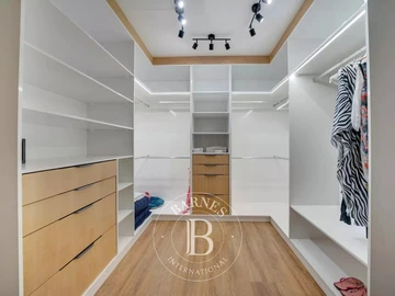 5 Bedroom Villa