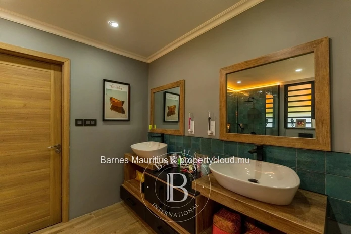 BALACLAVA - Family Home - 6 Bedrooms