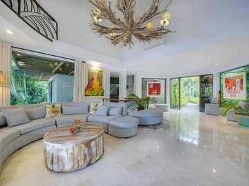 8 Bedroom Villa
