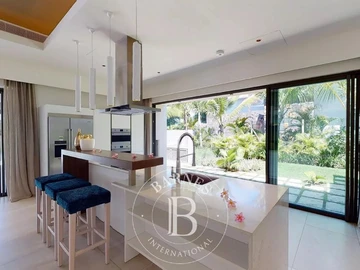 5 Bedroom Villa