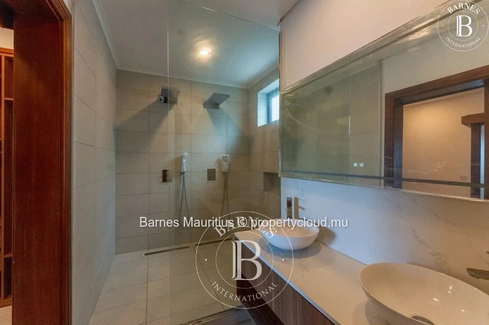POINTE AUX CANONNIERS - Ground Floor Apartment - 3 Bedrooms