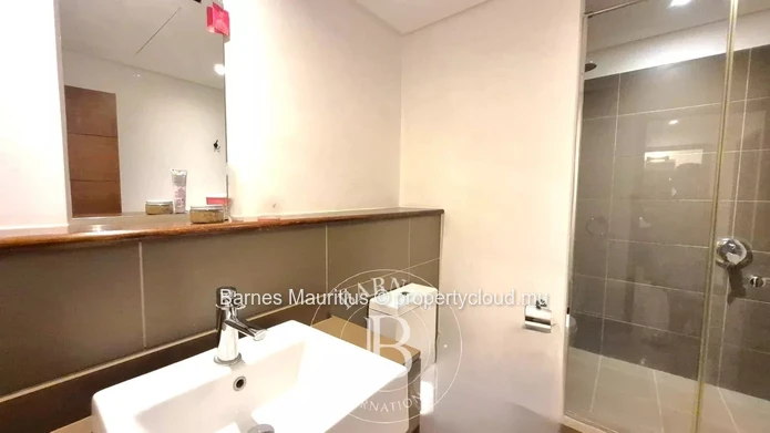 AZURI - Spacious Garden Apartment - 3 Bedrooms