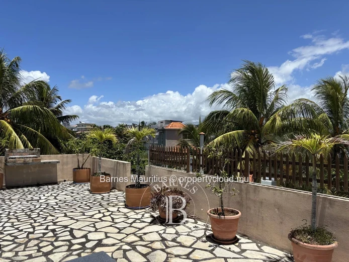 MAHEBOURG - Commercial space - 934 m²